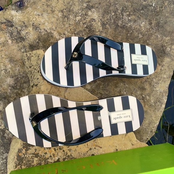Kate Spade New York 8 Milli Flip Flop black & White striped Org. box Never Worn - Picture 12 of 13